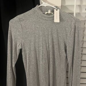 🆕 with tag Anthropologie Grey Mockneck Long Sleeve